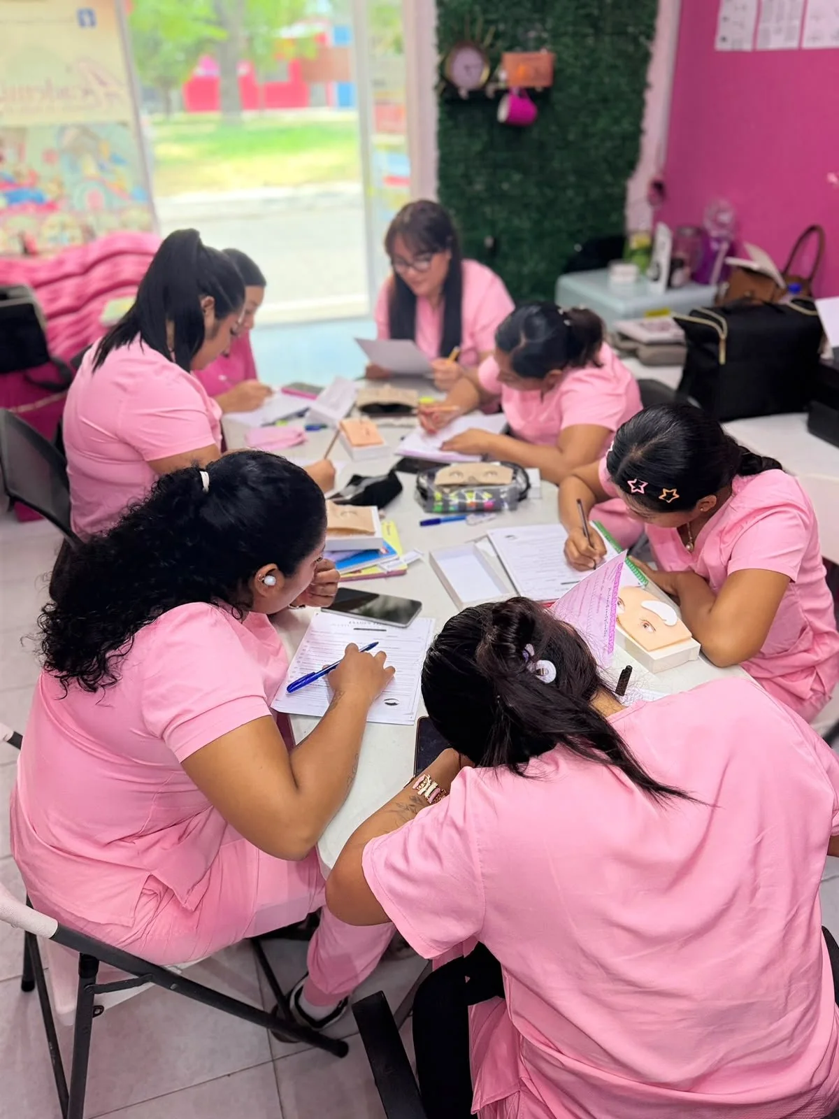 Clase en Patricia Oropeza Academy