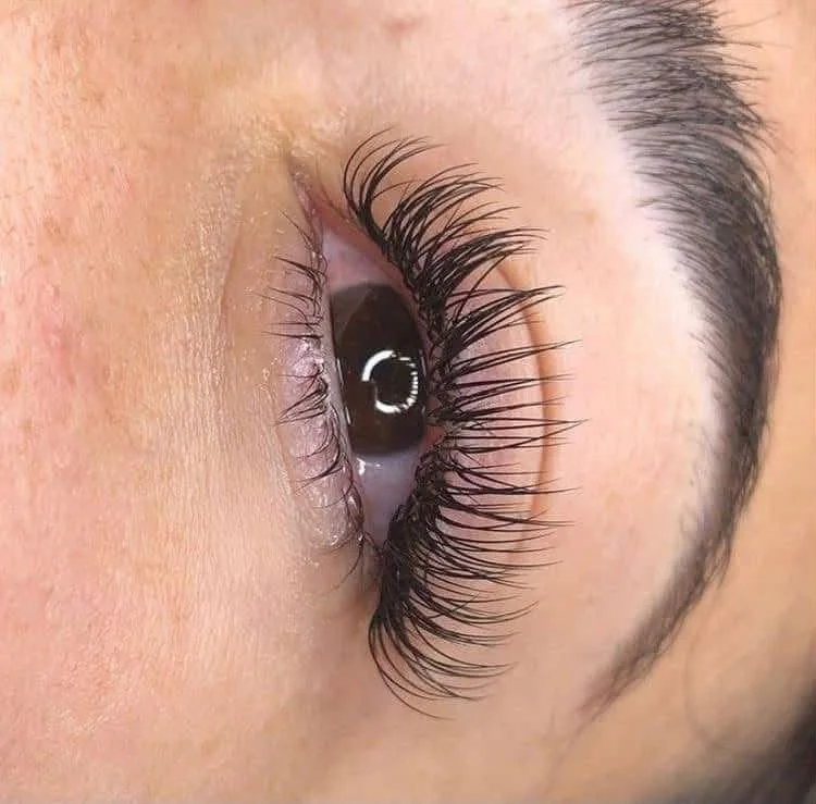 Extensiones de pestañas